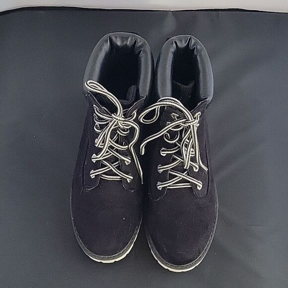 CHARLOTTE RUSSE ROUND TOE LACE-UP CLOSURE WOMEN"S BOOT - Picture 3 of 16